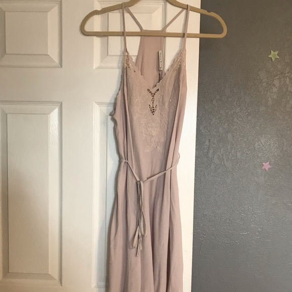 Haute monde beige dress - Picture 3 of 5